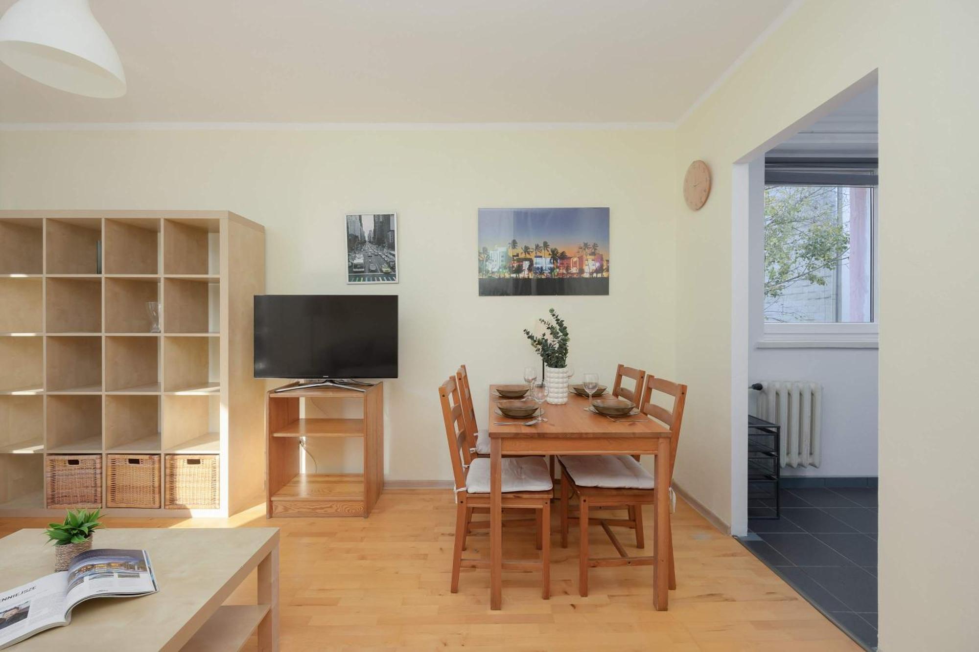 Walowa With Balcony Downtown By Renters Apartament Warszawa